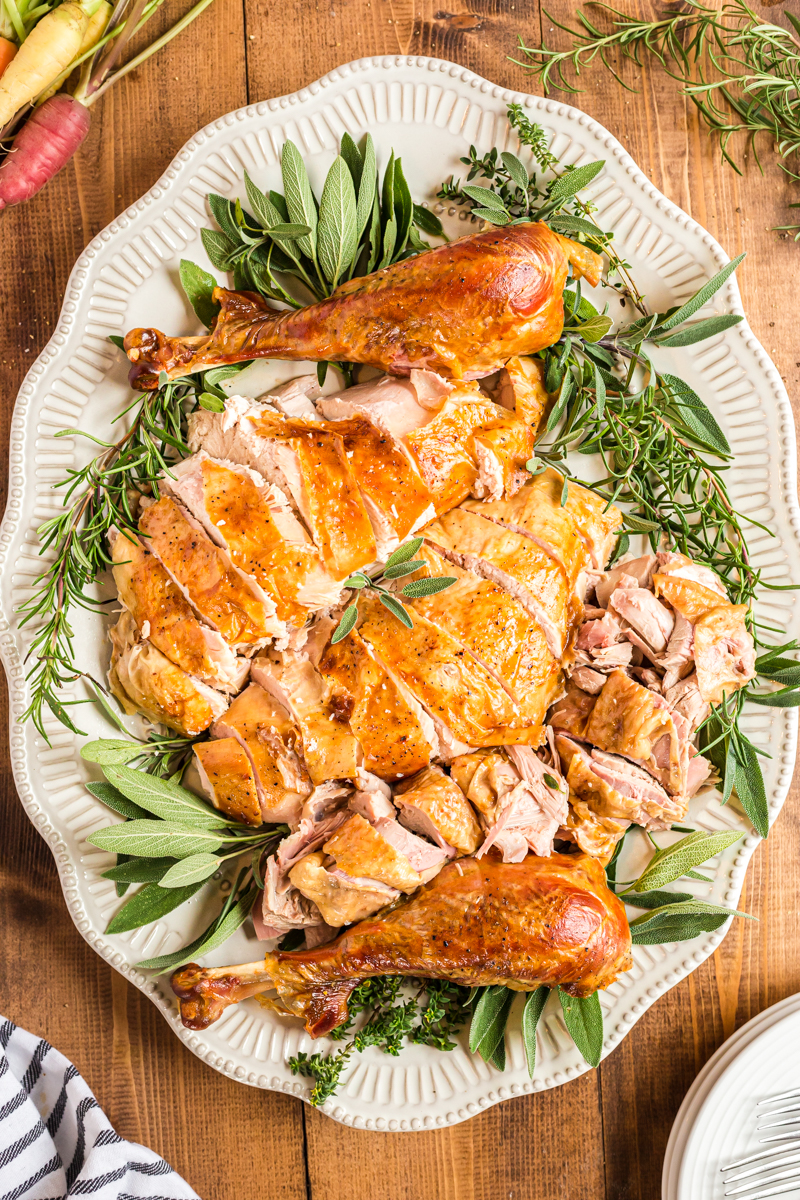 The Perfect Roast Turkey - This recipe will produce the juiciest roast turkey, with the crispiest golden brown skin ever! Secret weapon? Cheesecloth! #turkey #roast #thanksgiving #christmas #keto #lowcarb #glutenfree #cheesecloth #recipe