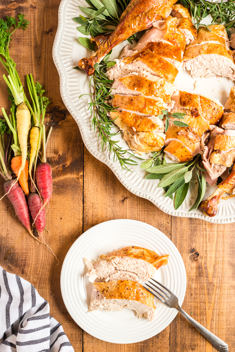 The Perfect Roast Turkey - This recipe will produce the juiciest roast turkey, with the crispiest golden brown skin ever! Secret weapon? Cheesecloth! #turkey #roast #thanksgiving #christmas #keto #lowcarb #glutenfree #cheesecloth #recipe