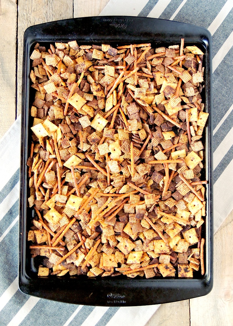 Pizza Party Mix - between the crunchy cereal square, salty pretzels, and crispy little mini pepperoni, this snack mix is a guaranteed touchdown every time from www.bobbiskozykitchen.com