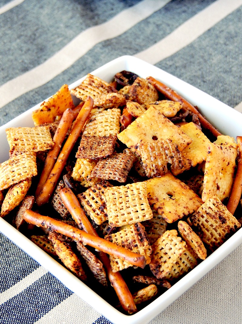 Pizza Party Mix - between the crunchy cereal square, salty pretzels, and crispy little mini pepperoni, this snack mix is a guaranteed touchdown every time from www.bobbiskozykitchen.com