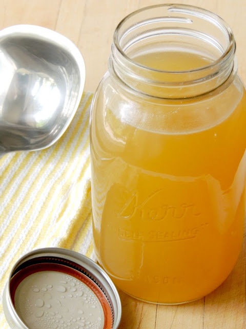 Slow Cooker Chicken Stock from www.bobbiskozykitchen.com