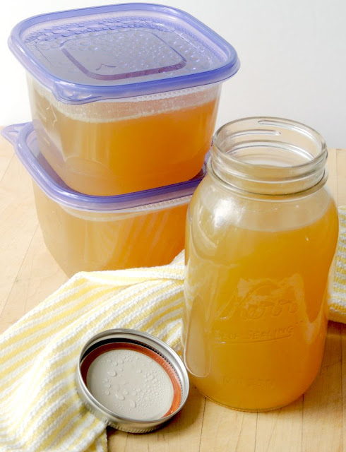 Slow Cooker Chicken Stock from www.bobbiskozykitchen.com