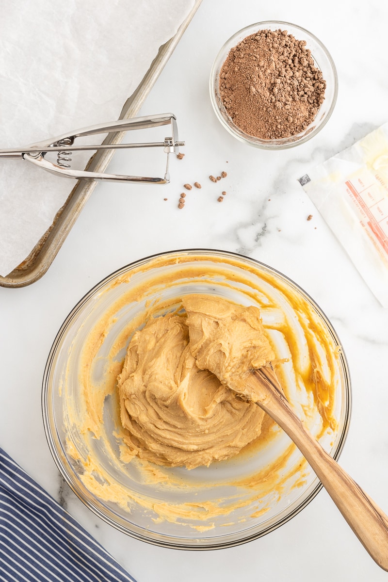 Peanut butter, cream cheese, butter, sugar replacer, and vanilla extract combined in a medium mixing bowl until smooth.